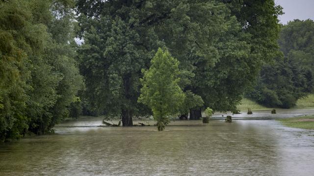 La Thurgovie a été particulièrement touchée par les inondations, comme ici à Uesslingen, le 1er juin, où la Thur a débordé. [KEYSTONE - CHRISTIAN MERZ]