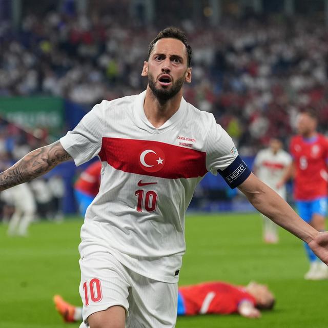 Le joueur turc Hakan Calhanoglu vient de marquer contre la République Tchèque à l'Euro 2024 [DPA / Keystone - Marcus Brandt]