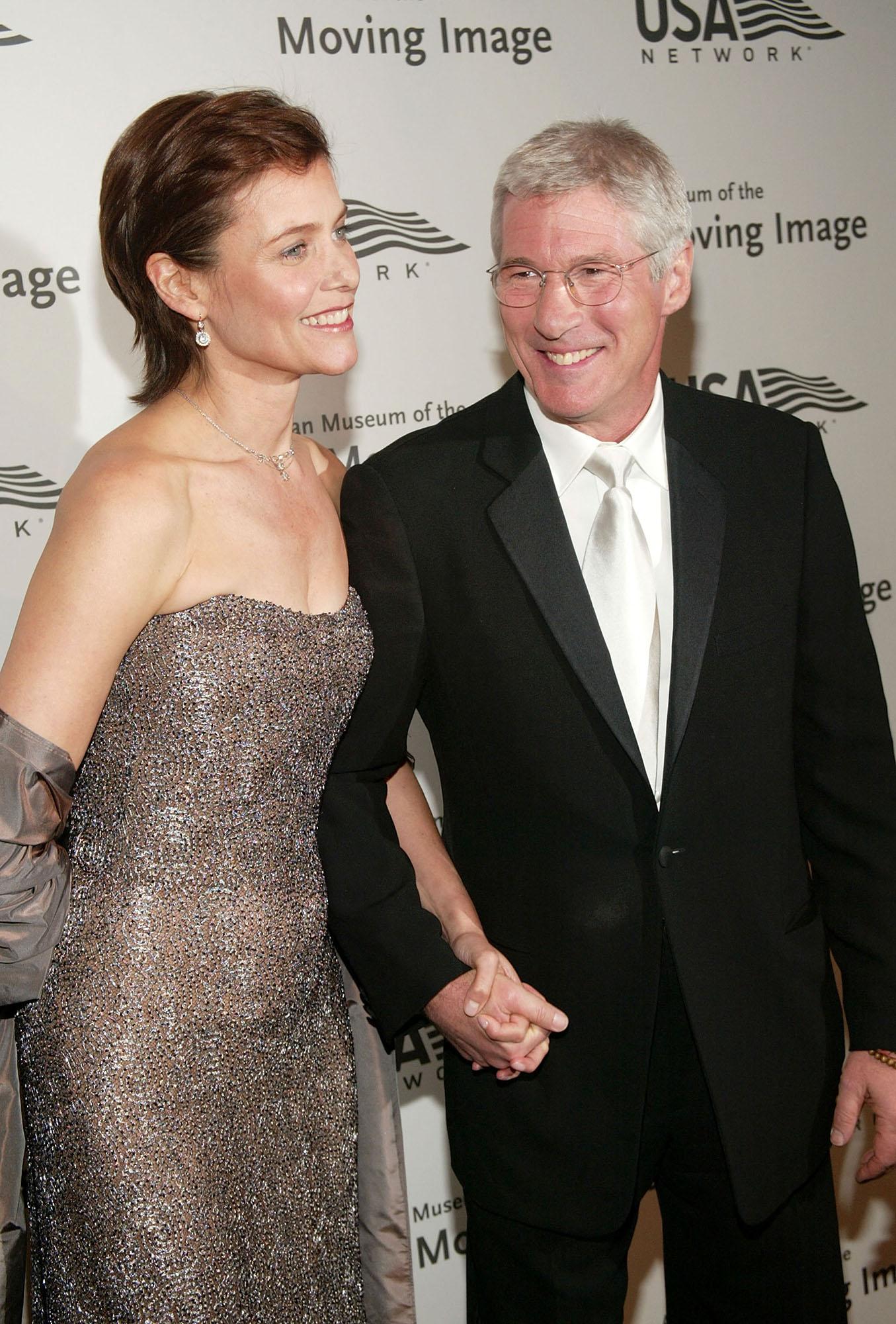 Richard Gere et sa femme Carey Lowell en 2004 à New York. [Getty Images via AFP - EVAN AGOSTINI]