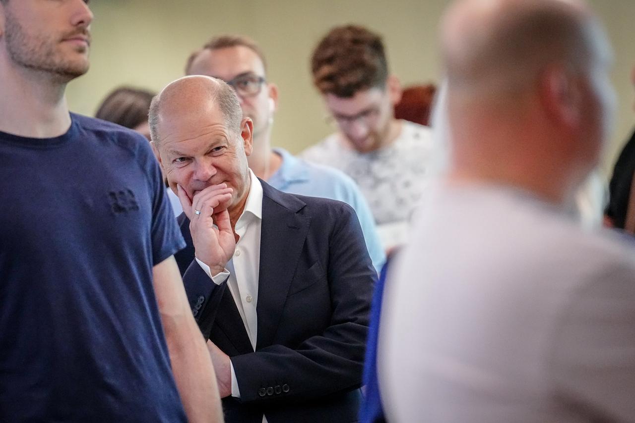 Le parti du chancelier allemand Olaf Scholz essuie un revers aux élections européennes, selon les sondages à la sortie des urnes. [KEYSTONE - KAY NIETFELD  / POOL]