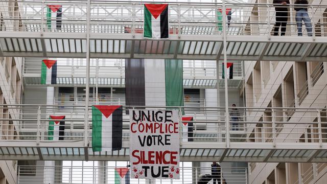 L'occupation des étudiants pro-palestiniens à l'UNIGE se poursuivra dans la nuit de jeudi à vendredi. [KEYSTONE - SALVATORE DI NOLFI]