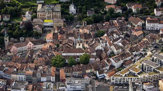 La ville de Bienne veut étendre les droits politiques de sa population. [Keystone - Jean-Christophe Bott]