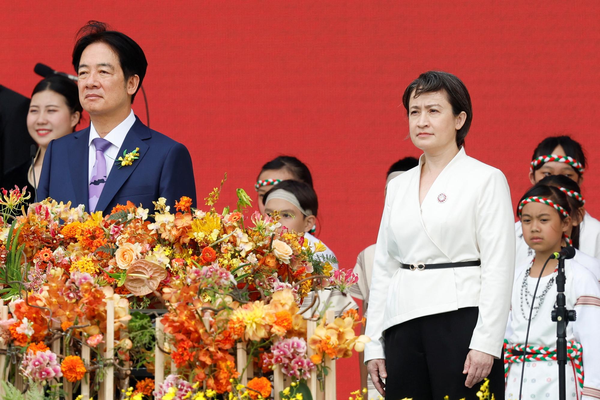 Le nouveau président de Taïwan Lai Ching-te et la nouvelle vice-présidente Hsiao Bi-khim lors de leur cérémonie d'investiture au palais présidentiel de Taïpei. [REUTERS - Carlos Garcia Rawlins]