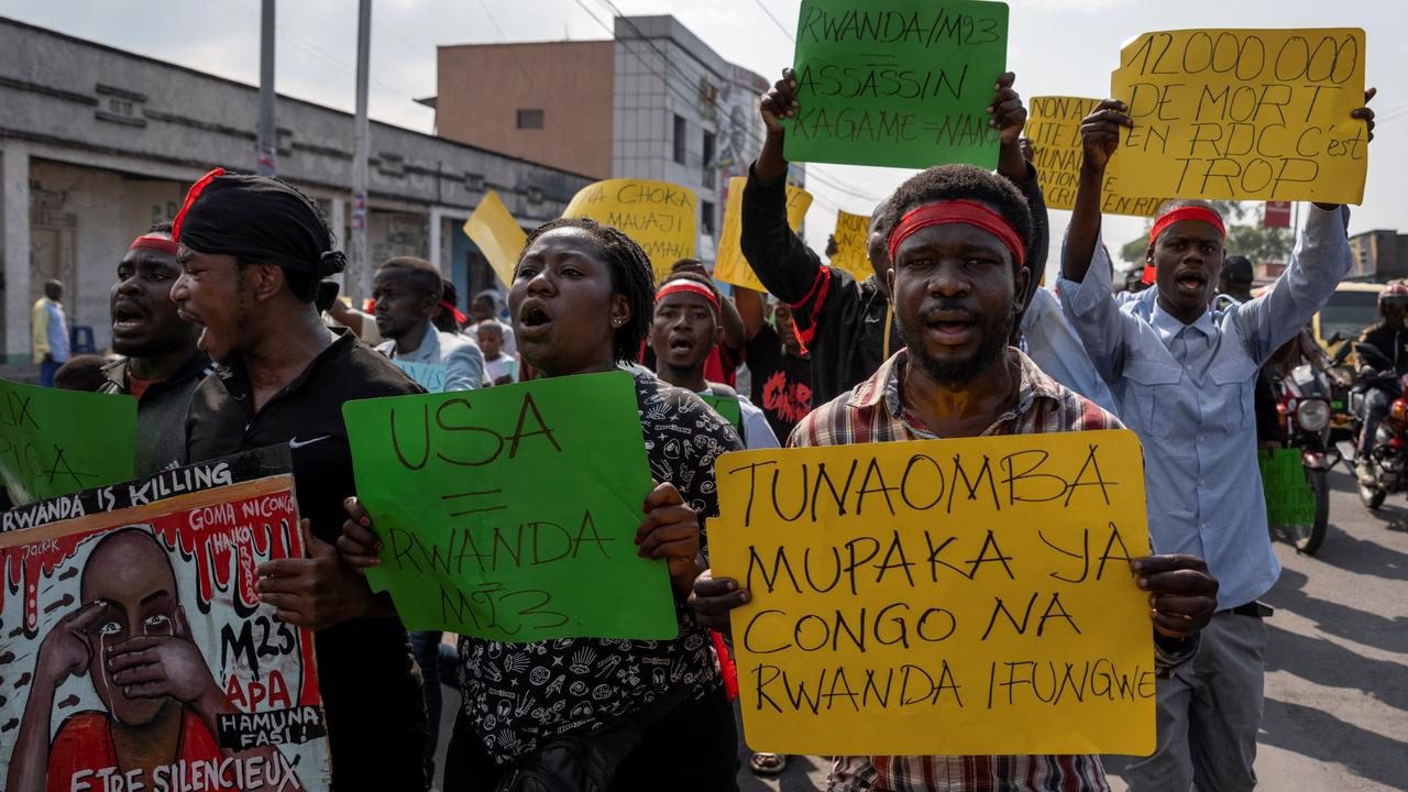 Des activistes marchant pour demander la fin du conflit entre le groupe de rebelles M23 et l'armée Congolaise. [Reuters - Arlette Bashizi]