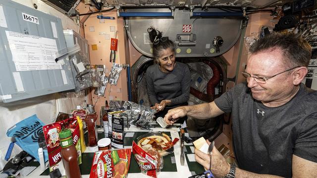 Butch Wilmore et Suni Williams sont coincés depuis six mois dans l'ISS. [Keystone - NASA via AP]