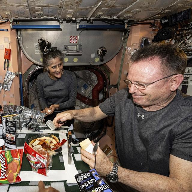 Butch Wilmore et Suni Williams sont coincés depuis six mois dans l'ISS. [Keystone - NASA via AP]