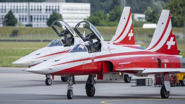 Des F5 Tiger de la Patrouille suisse à Emmen (LU) en juin 2023. [Keystone - Urs Flueeler]