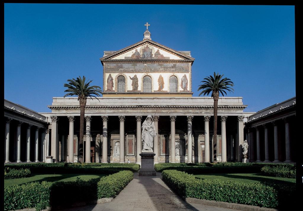La basilique Saint-Paul-hors-les-Murs, à Rome. [Leemage via AFP]