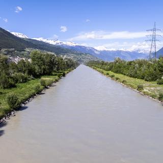 Le fleuve du Rhône, le 29 mai 2024 dans le canton du Valais. [Keystone - Cyril Zingaro]