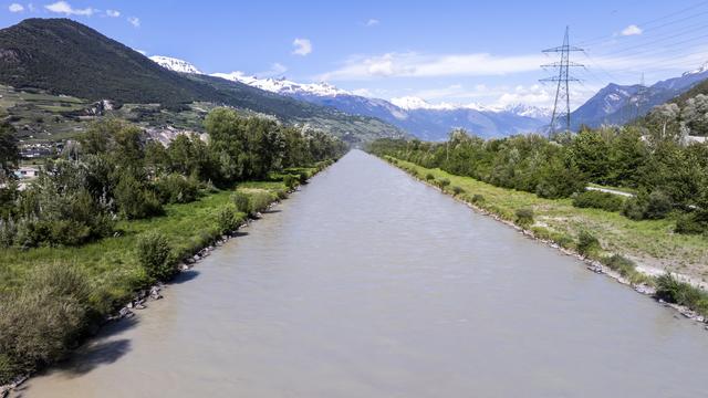 Le fleuve du Rhône, le 29 mai 2024 dans le canton du Valais. [Keystone - Cyril Zingaro]