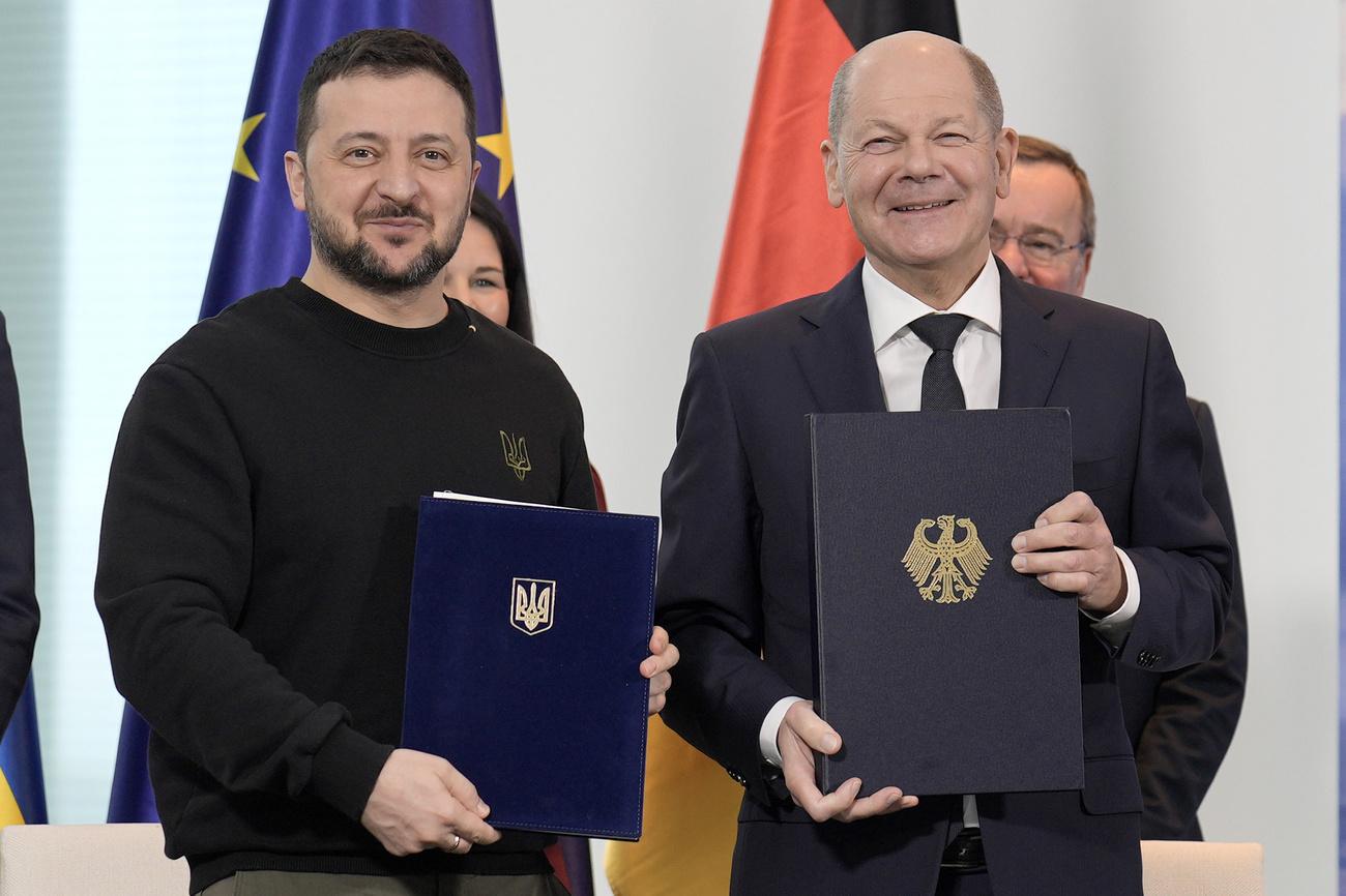 Volodymyr Zelensky et Olaf Scholz ont signé un pacte de sécurité "historique". [KEYSTONE - MARKUS SCHREIBER]