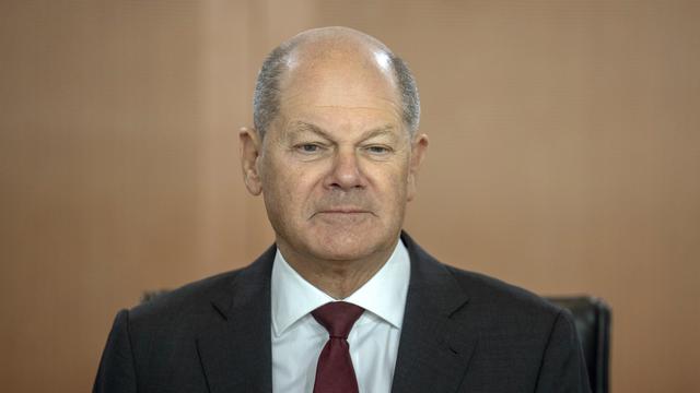 Le chancelier allemand Olaf Scholz assiste à une réunion du cabinet à la chancellerie de Berlin, en Allemagne, le mercredi 17 janvier 2024. [keystone - Ebrahim Noroozi]