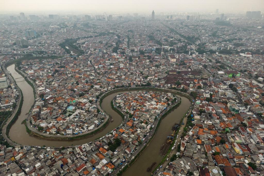 Une vue aérienne d'un complexe résidentiel dans le district de Jatinegara à Jakarta, en Indonésie, le 27 février 2024. [Anadolu via AFP - GARRY ANDREW LOTULUNG]