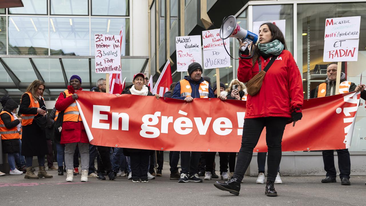 Les employés de Micarna suspendent leur grève pendant les discussions avec l'Office cantonal de conciliation (image d'illustration). [Keystone - Cyril Zingaro]
