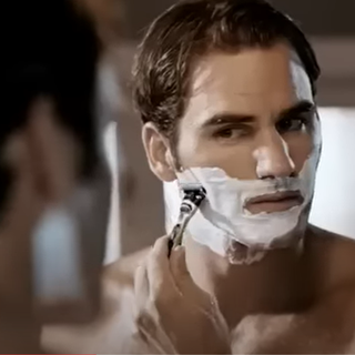 Roger Federer dans une publicité pour la marque de rasoir Gillette en 2012. [Gillette]