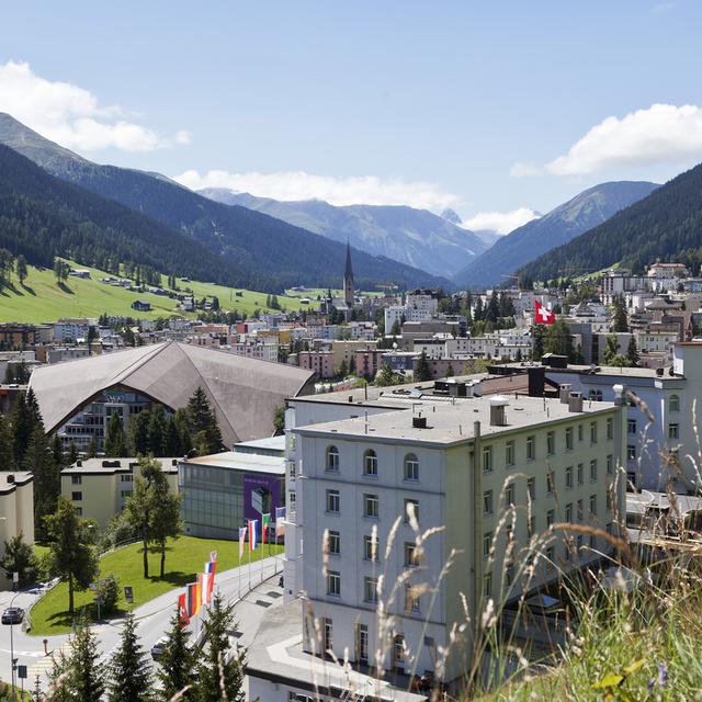 Davos, dans le canton des Grisons, est la ville la plus haute d'Europe. [KEYSTONE - ARNO BALZARINI]