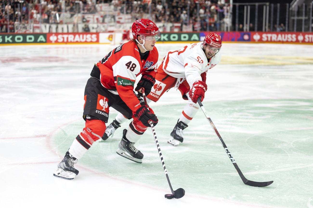 Lauri Pajuniemi (48) a donné ses premiers coups de patins pour le LHC en Ligue des champions. [KEYSTONE - CYRIL ZINGARO]