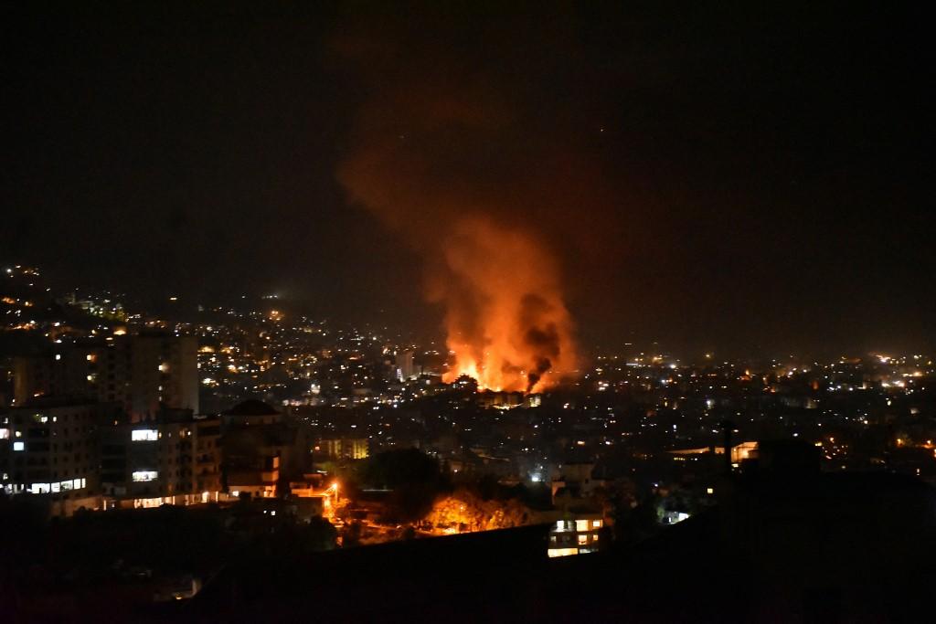 L'armée israélienne annonce  mener "des dizaines" de nouveaux raids contre le Hezbollah au Liban. [AFP - FADEL ITANI]