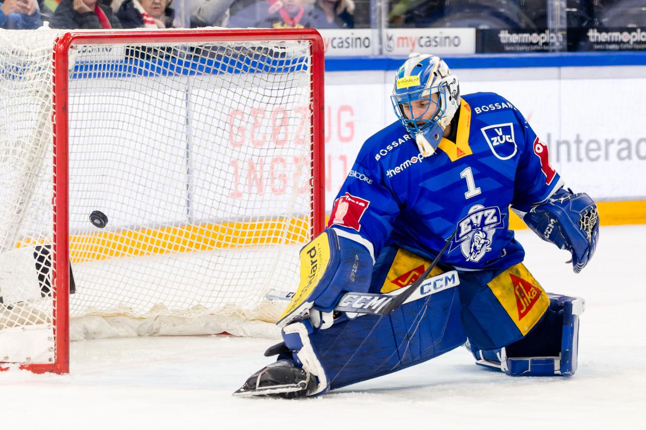 Tim Wolf a quitté les buts de Zoug pour la première fois de la saison contre Berne. [KEYSTONE - PHILIPP SCHMIDLI]