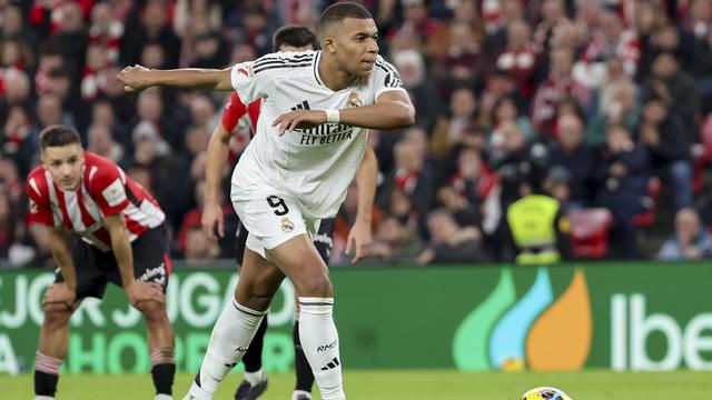 Mbappé a manqué son penalty contre Bilbao. [KEYSTONE - LUIS TEJIDO]