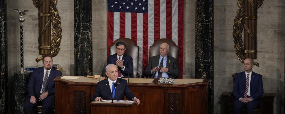 Benjamin Netanyahu parle de sa vision future de Gaza devant le Congrès américain. [Keystone - AP Photo/Julia Nikhinson]