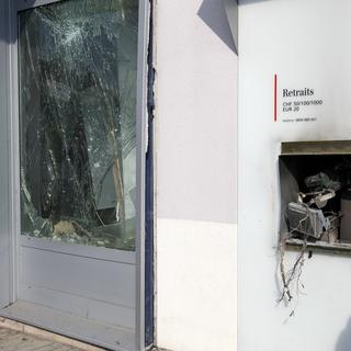 Dans le canton de Neuchâtel, un bancomat a explosé. [Keystone - Salvatore Di Nolfi]