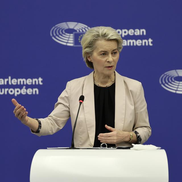 Ursula von der Leyen, présidente de la Commission européenne, participe à une conférence de presse suite à l'élection des commissaires désignés au Parlement européen à Strasbourg (F) le 27 novembre 2024. [Keystone - EPA/RONALD WITTEK]