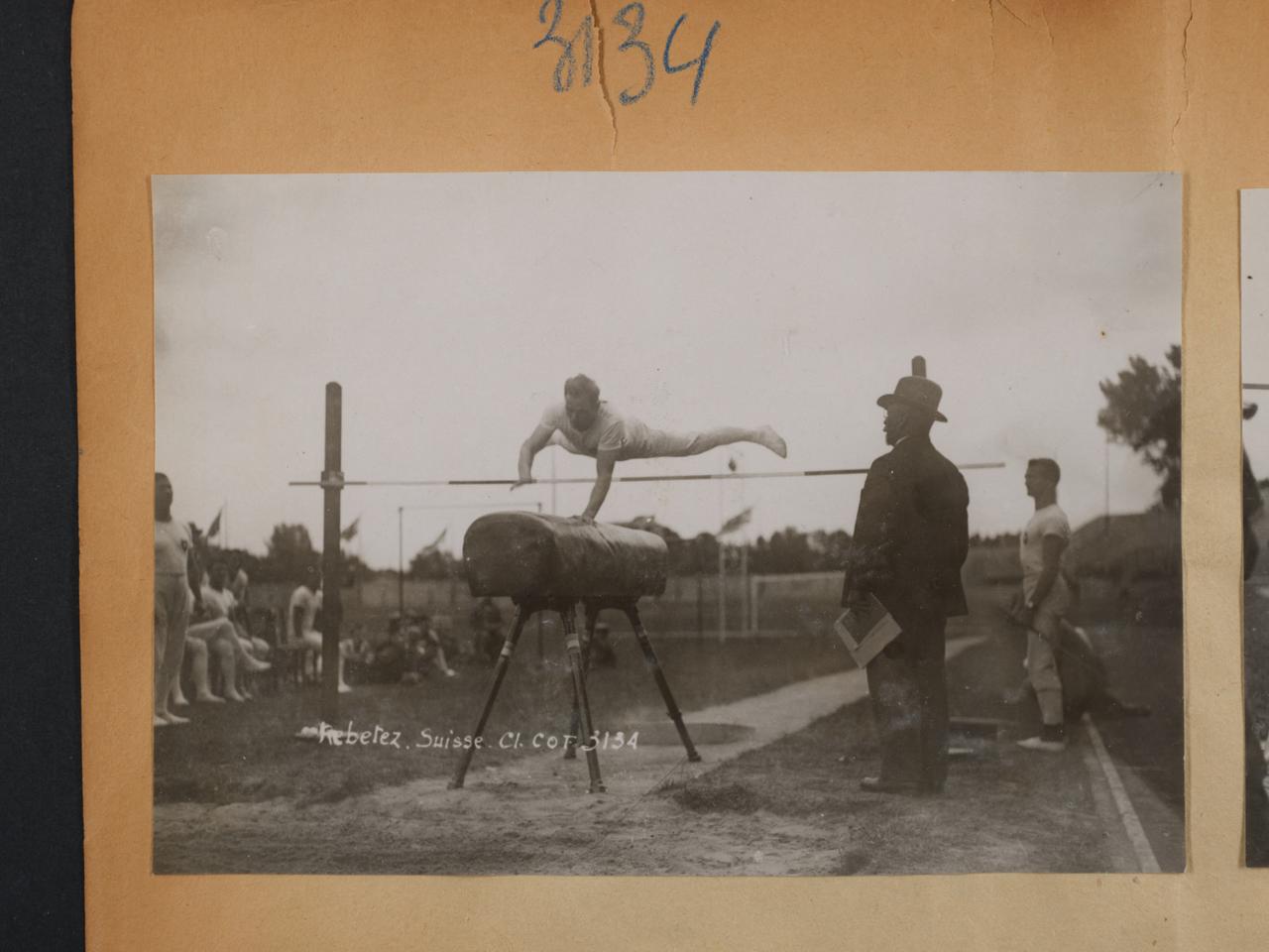 Le Romand Antoine Rebetez remporte le bronze au cheval d'arçons et au concours par équipes. [CNOSF via AFP - ARCHIVES CNOSF]