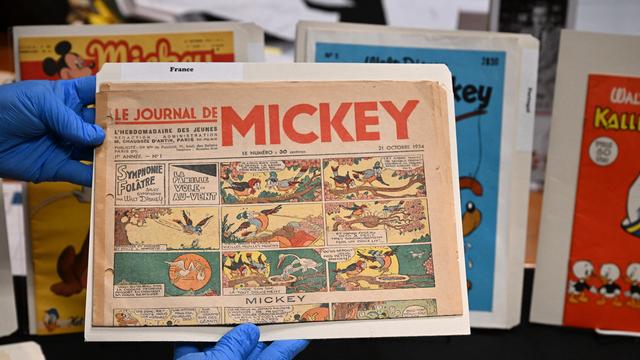 "Le Journal de Mickey" du 21 octobre 1934 montré à Burbank, en Californie, aux studios Disney. [AFP - Robyn Beck]