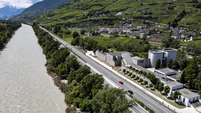 Sept stations d'épuration (STEP) sont à l'arrêt en raison des crues qui ont frappé le Valais. Les eaux usées finissent donc actuellement dans le Rhône et dans le Léman. [Keystone - Jean-Christophe Bott]