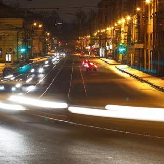 Après avoir réduit l'éclairage public dans tout le canton pendant la nuit en 2023, Neuchâtel veut rallumer la lumière, d'ici à fin avril 2024 (image prétexte). [Depositphotos - tellan.dm.gmail.com]