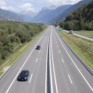 La construction de l'autoroute A9 dans le Haut-Valais va prendre encore du retard . [Keystone - Anthony Anex]