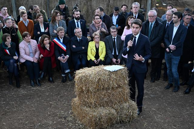 Le Premier ministre Gabriel Attal a juré "d'avancer vite" pour répondre à la colère des agriculteurs. [AFP - Miguel Medina]