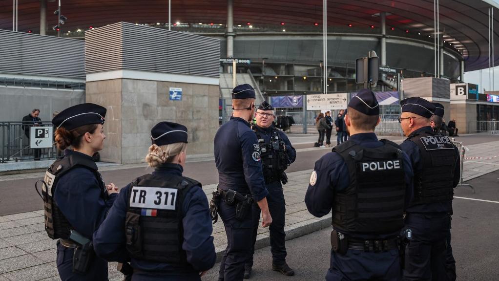 Les abords du Stade de France à Saint-Denis sont sous haute surveillance policière. [Franck Fife - AFP]