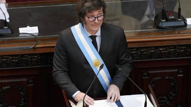 Le président argentin Javier Milei est résolu à réformer la nation avec ou sans soutiens politiques. [KEY]