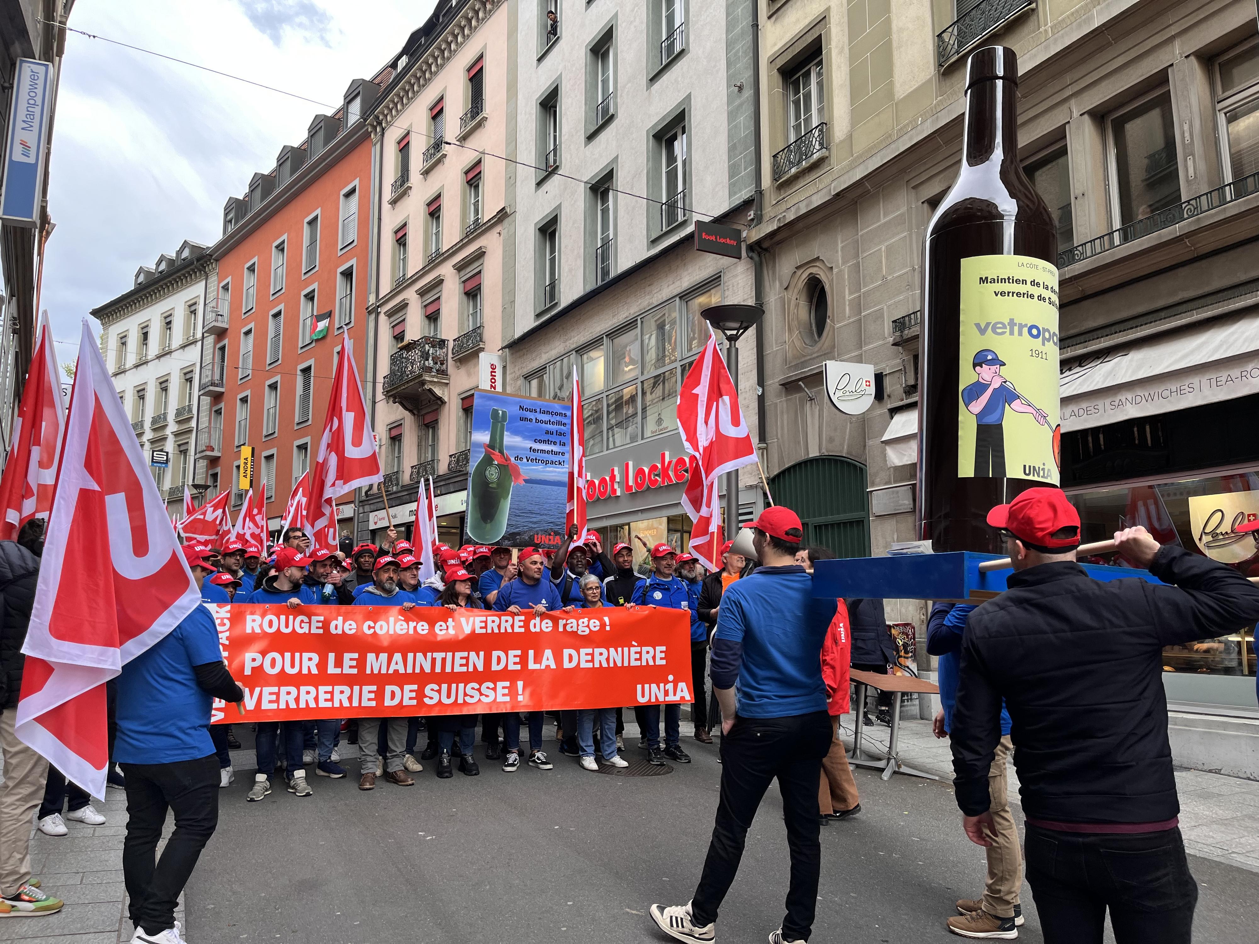 Les salariés de Vetropack et les syndicats au défilé du 1er mai. [RTS - Cédric Guigon]