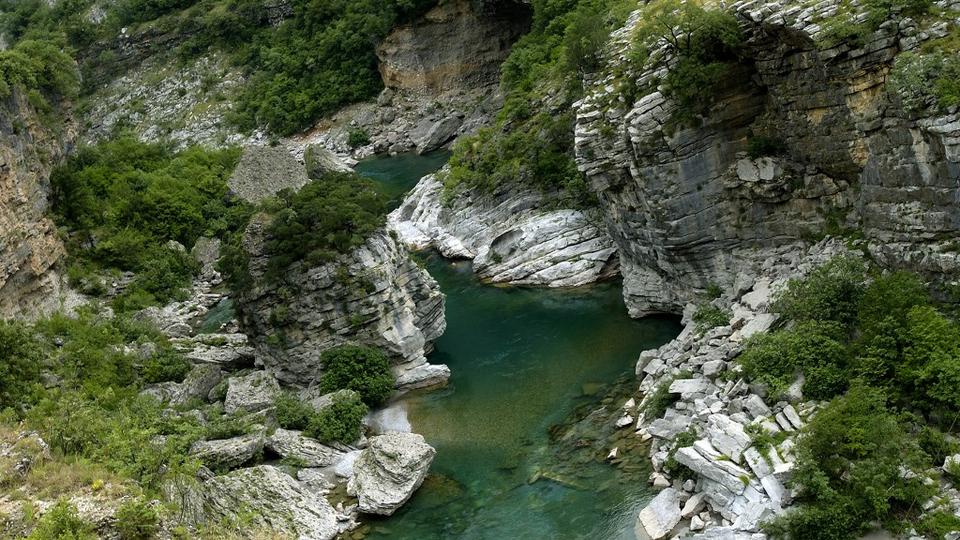 Les gorges de la Morača, rivière qui traverse également Podgorica, la capitale du Monténégro [Aurimages via AFP - Philippe Roy]