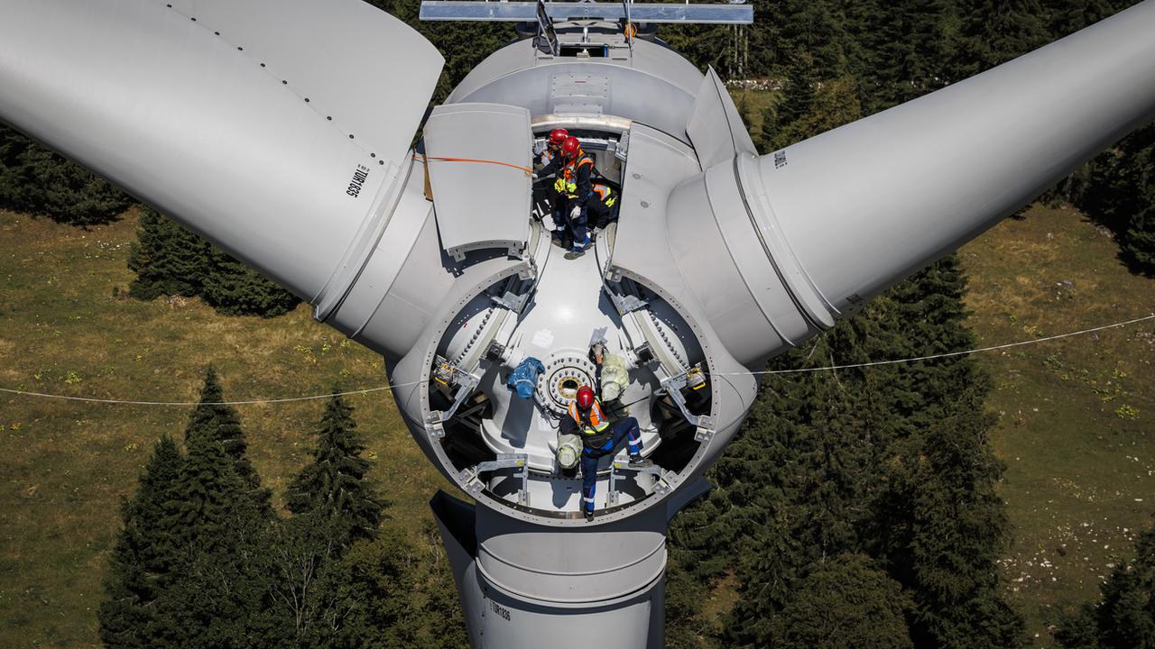 Les éoliennes du site de Sainte-Croix ont été mises en production début janvier 2024. [Keystone - Valentin Flauraud]