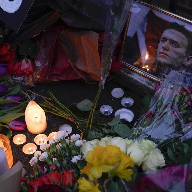 La mère de l'opposant russe A.Navalny a affirmé jeudi qu'elle avait pu voir le corps de son fils. [Keystone/AP Photo]