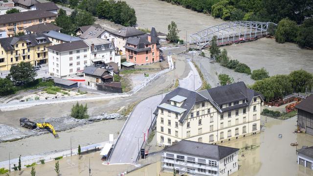 Inondations et laves torrentielles dues aux intempéries à Chippis. [Keystone - Jean-Christophe Bott]