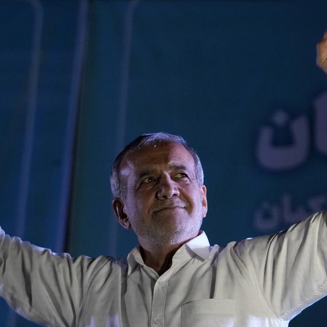 Massoud Pezeshkian est donné vainqueur du second tour de l'élection présidentielle iranienne. [KEYSTONE - VAHID SALEMI]
