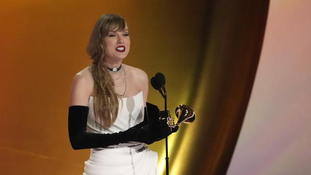 Taylor Swift entre dans l'histoire des Grammy Awards en remportant une quatrième fois le prix de l'album de l'année. [KEYSTONE - CHRIS PIZZELLO]