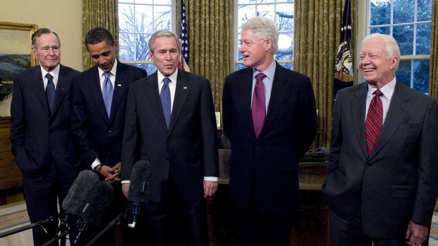 Jimmy Carter lors d'une rencontre d'anciens présidents dans le bureau ovale en 2009. [KEYSTONE - RON SACHS / POOL]