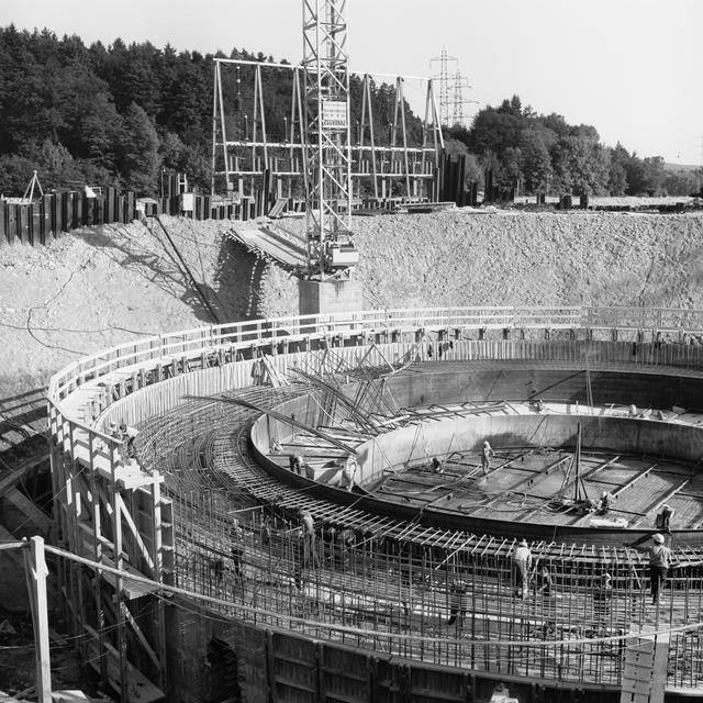 Die Baustelle des Atomkraftwerks Beznau, aufgenommen im Jahr 1966. [Keystone - Str]