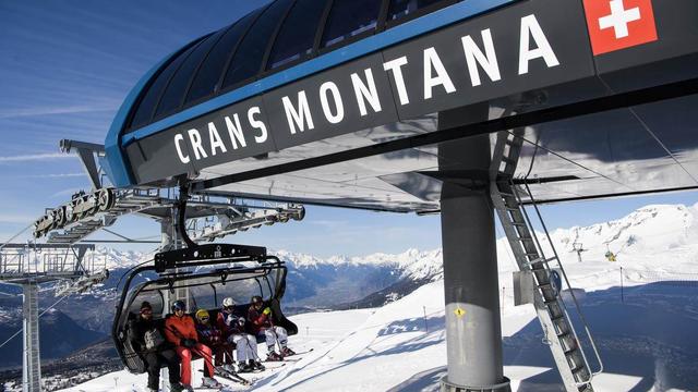 Un projet de téléphérique panoramique entre Crans-Montana et Adelboden-Lenk va être étudié. [Keystone]
