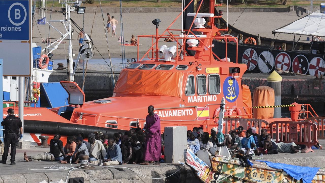 Forte hausse des arrivées de migrants clandestins aux Canaries. [Keystone - EPA/Alberto Valdes]