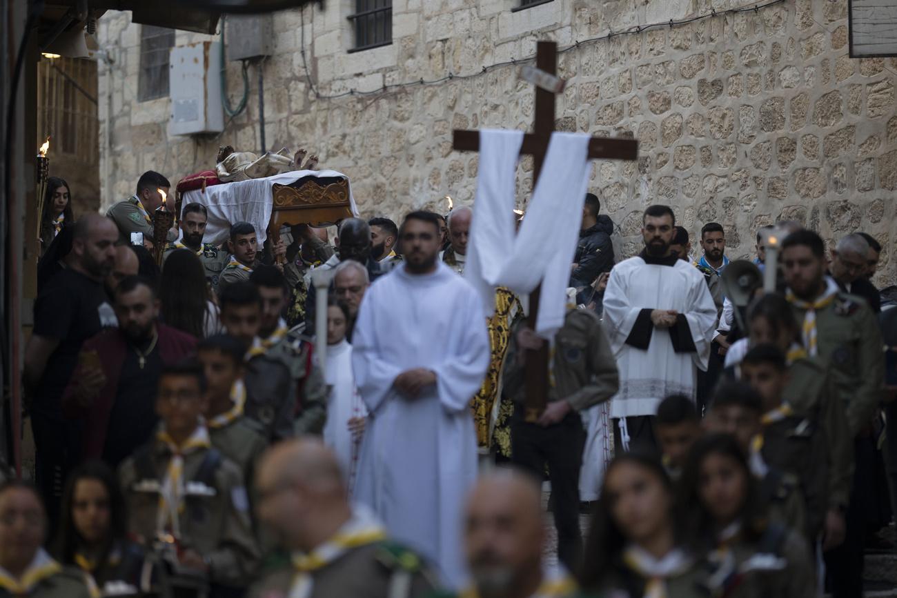 Procession chrétienne dans les rues de Jérusalem. [KEYSTONE - LEO CORREA]