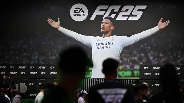 Le nouveau jeu "EA Sports FC 25" avec en visuel le milieu de terrain Jude Bellingham, présenté aux médias le 21 août 2024 à Cologne, en Allemagne. [AFP - Ina FASSBENDER]