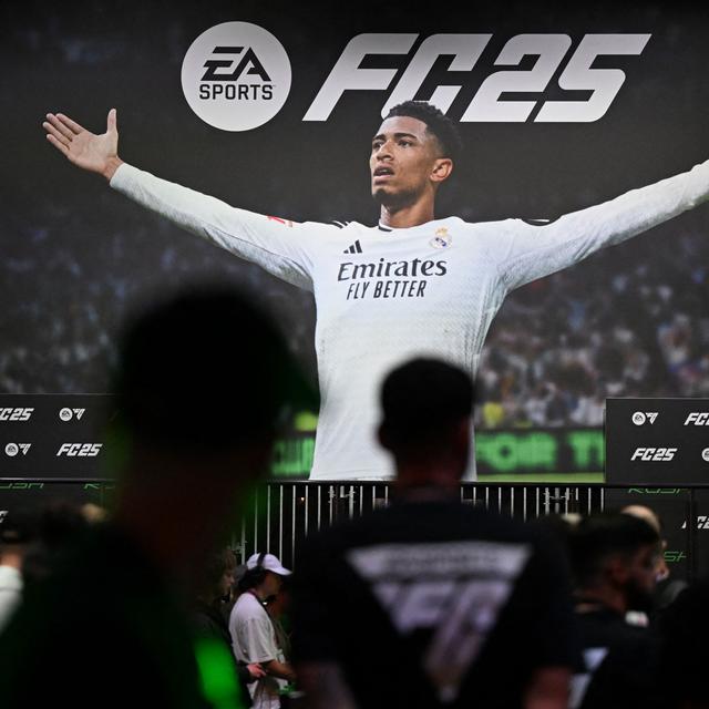 Le nouveau jeu "EA Sports FC 25" avec en visuel le milieu de terrain Jude Bellingham, présenté aux médias le 21 août 2024 à Cologne, en Allemagne. [AFP - Ina FASSBENDER]