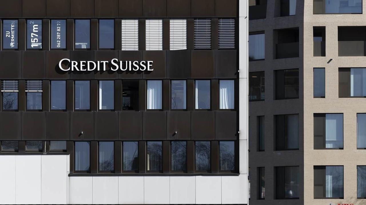 Les anciens cadres de la défunte grande banque Credit Suisse peuvent conserver leurs bonus. [Keystone]